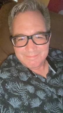 <span>John, 55</span>&nbsp;<span style='width: 25px; height: 16px; float: right; background-image: url(/bitmaps/flags_small/US.PNG)'>&nbsp;</span><br><span>Prior Lake, Estados Unidos da América</span>&nbsp;<input type='button' class='joinbtn' style='float: right' value='JOIN NOW' />