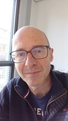 <span>Frank, 56</span>&nbsp;<span style='width: 25px; height: 16px; float: right; background-image: url(/bitmaps/flags_small/DE.PNG)'>&nbsp;</span><br><span>Freiburg, Niemcy</span>&nbsp;<input type='button' class='joinbtn' style='float: right' value='JOIN NOW' />