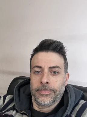 <span>Luca, 43</span> <span style='width: 25px; height: 16px; float: right; background-image: url(/bitmaps/flags_small/IT.PNG)'> </span><br><span>Rome, イタリア</span> <input type='button' class='joinbtn' style='float: right' value='JOIN NOW' />