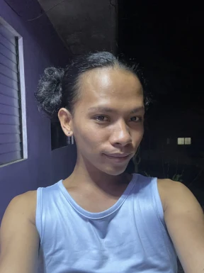 <span>Mark Louise, 25</span> <span style='width: 25px; height: 16px; float: right; background-image: url(/bitmaps/flags_small/PH.PNG)'> </span><br><span>Makati, Філіппіни</span> <input type='button' class='joinbtn' style='float: right' value='JOIN NOW' />