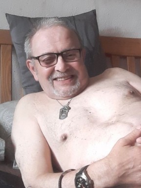 English men looking for love